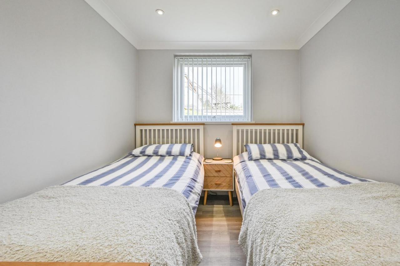 Captivating 2-Bed Villa In Millendreath Near ルー エクステリア 写真